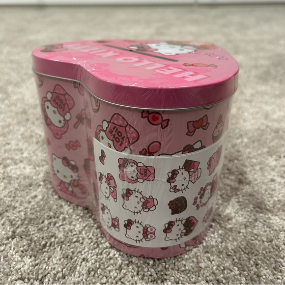 Hello Kitty Valentine’s Tin - SAME DAY SHIP - Picture 2 of 3